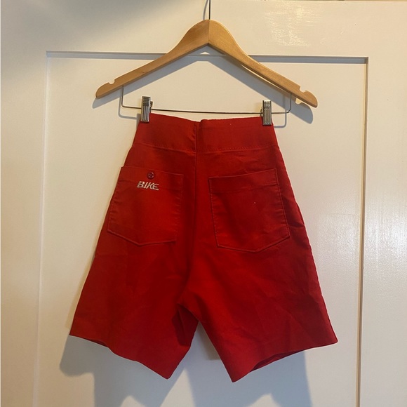 Vintage high waisted red shorts - Picture 2 of 2